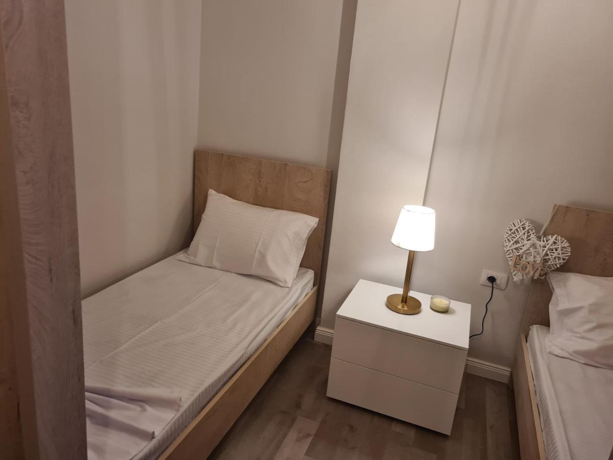 Old Beach Apartment Vlora Екстериор снимка